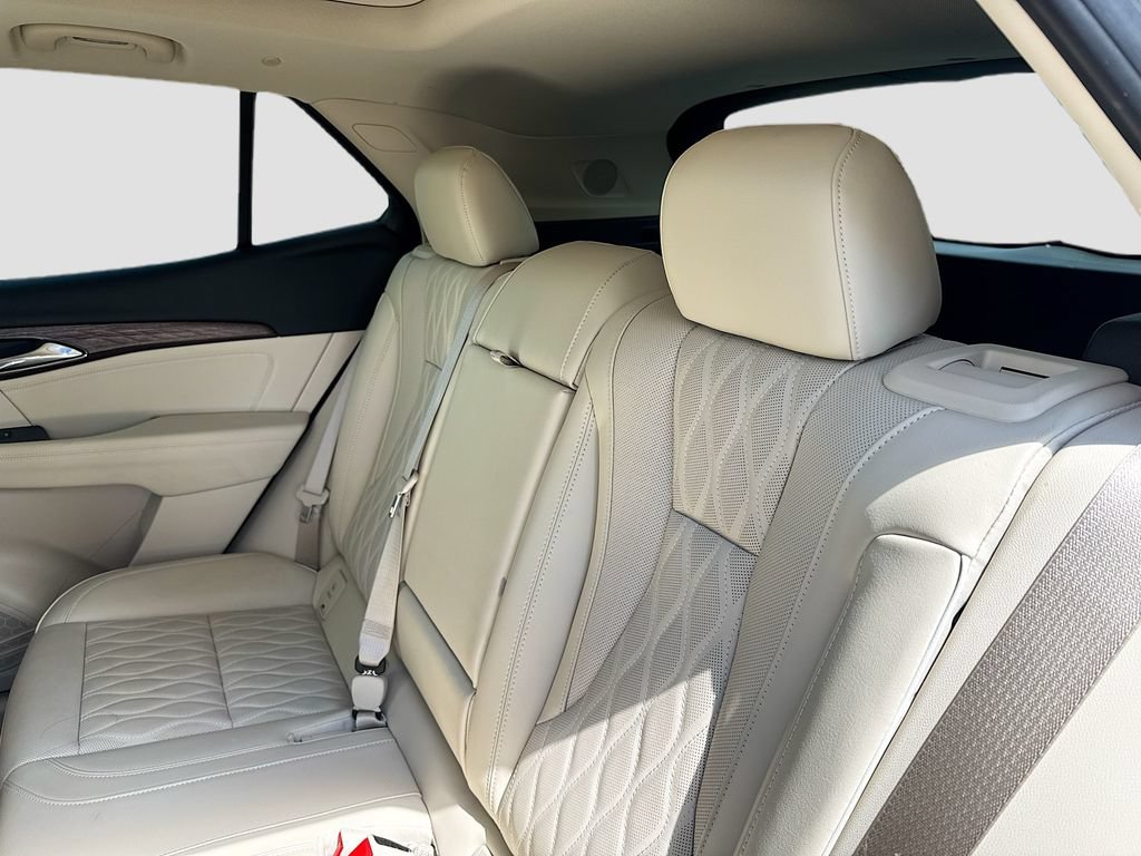Used 2023 Buick Envision Avenir FWD image 24