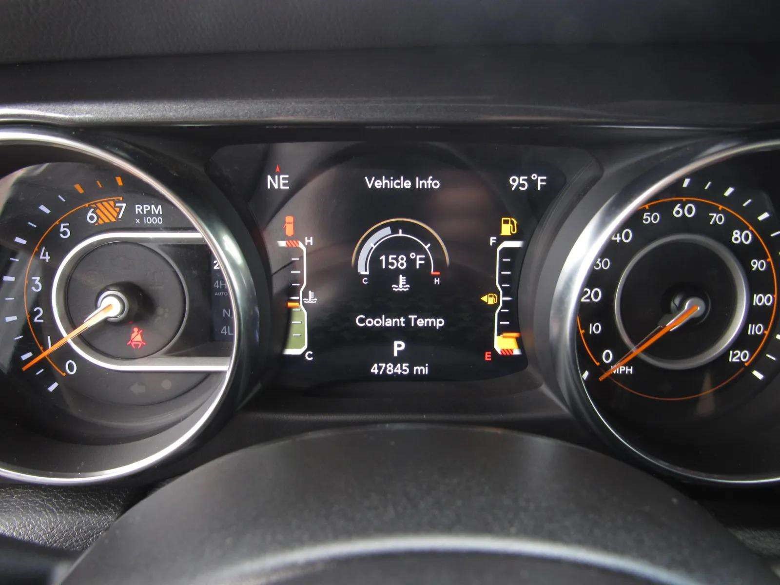Used 2023 Jeep Wrangler Unlimited Sahara AWD/4WD image 27