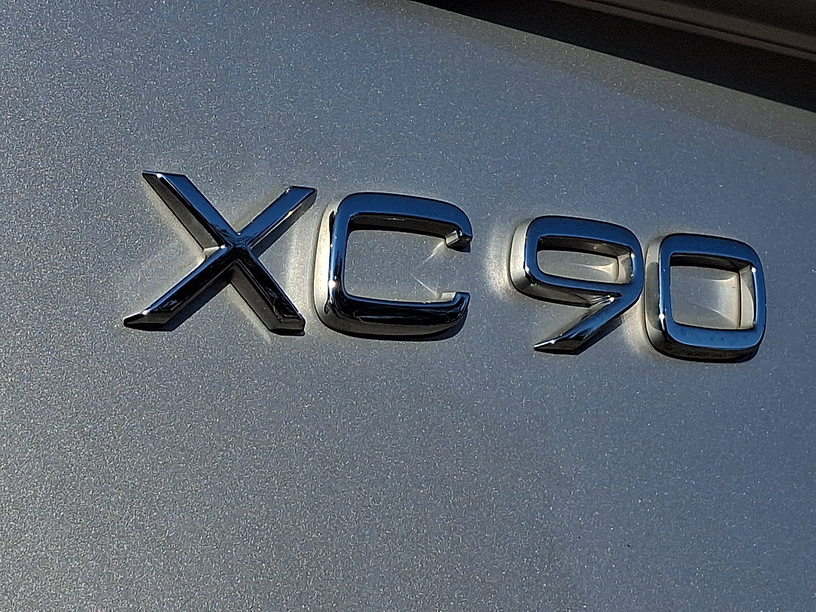 Used 2016 Volvo XC90 T6 Momentum w/ Momentum Plus Package AWD/4WD image 30