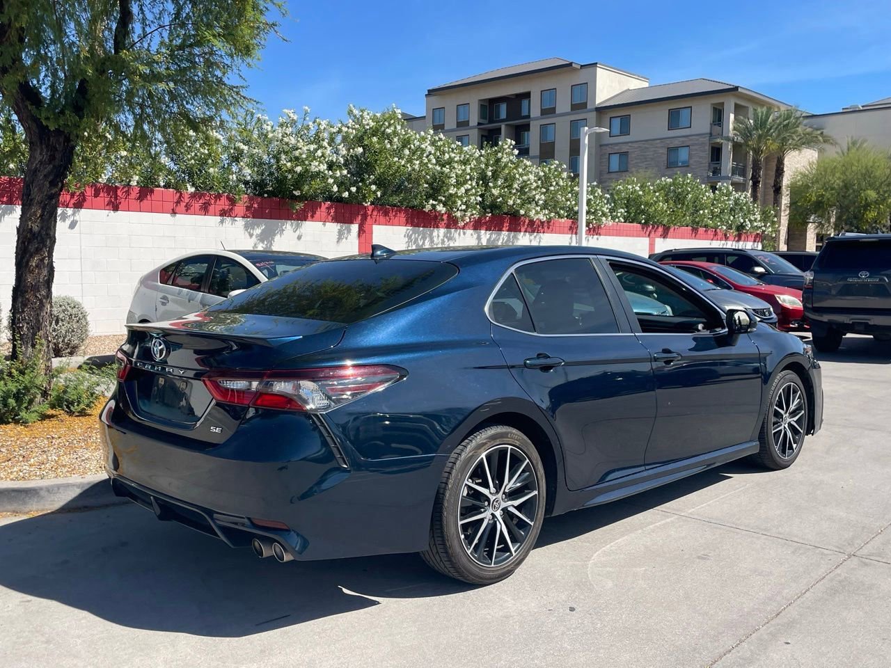 Used 2021 Toyota Camry SE w/ Convenience Package image 2