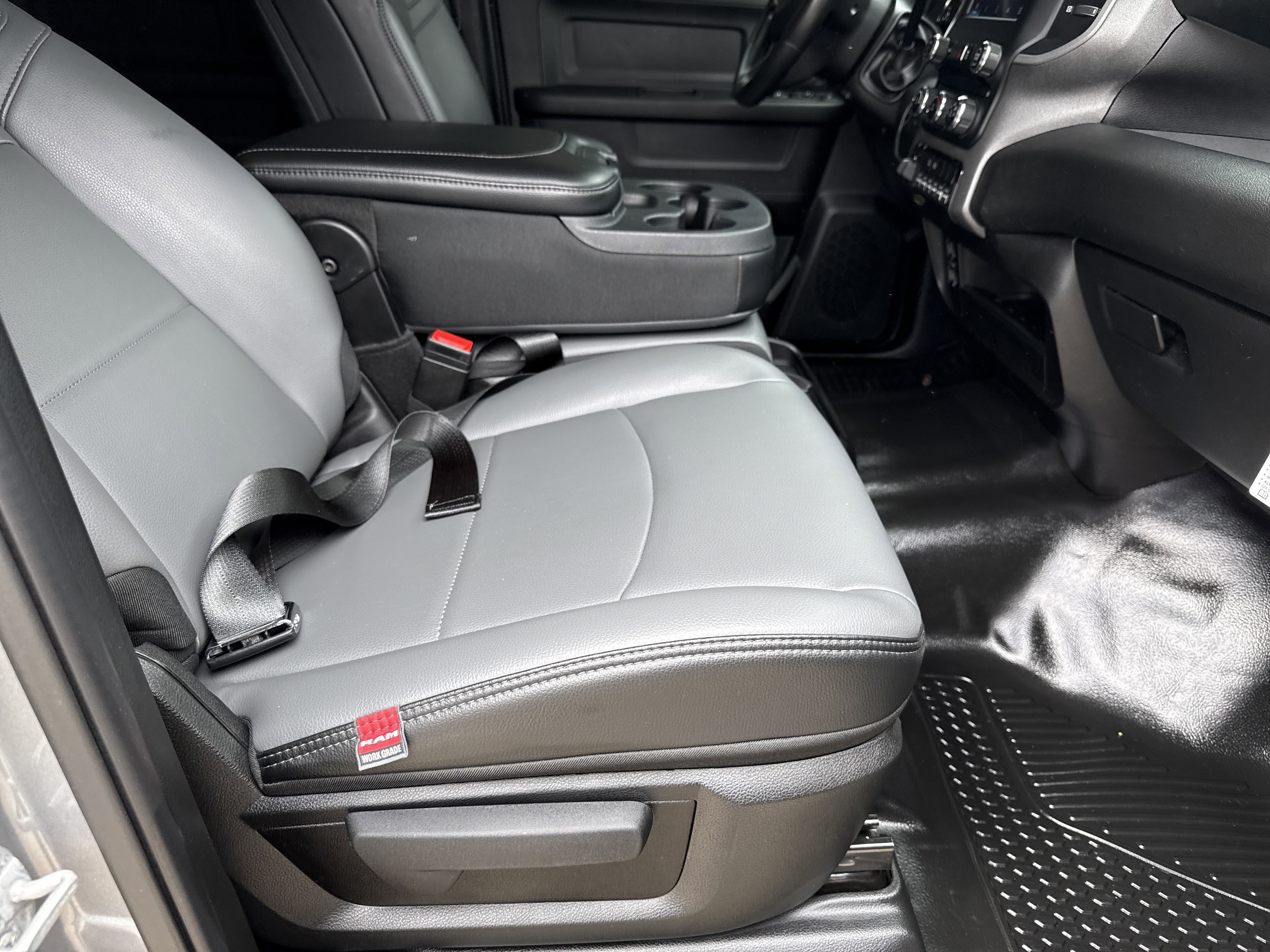 Used 2024 RAM 5500 Tradesman w/ Chrome Appearance Group image 16