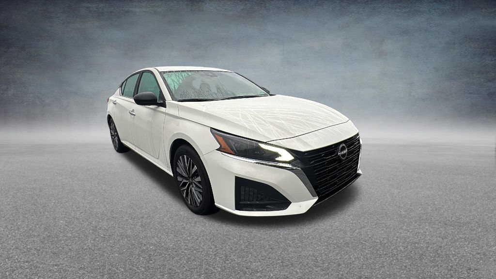 Used 2025 Nissan Altima 2.5 SV FWD image 2