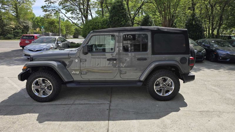 Used 2020 Jeep Wrangler Unlimited Sahara AWD/4WD image 2