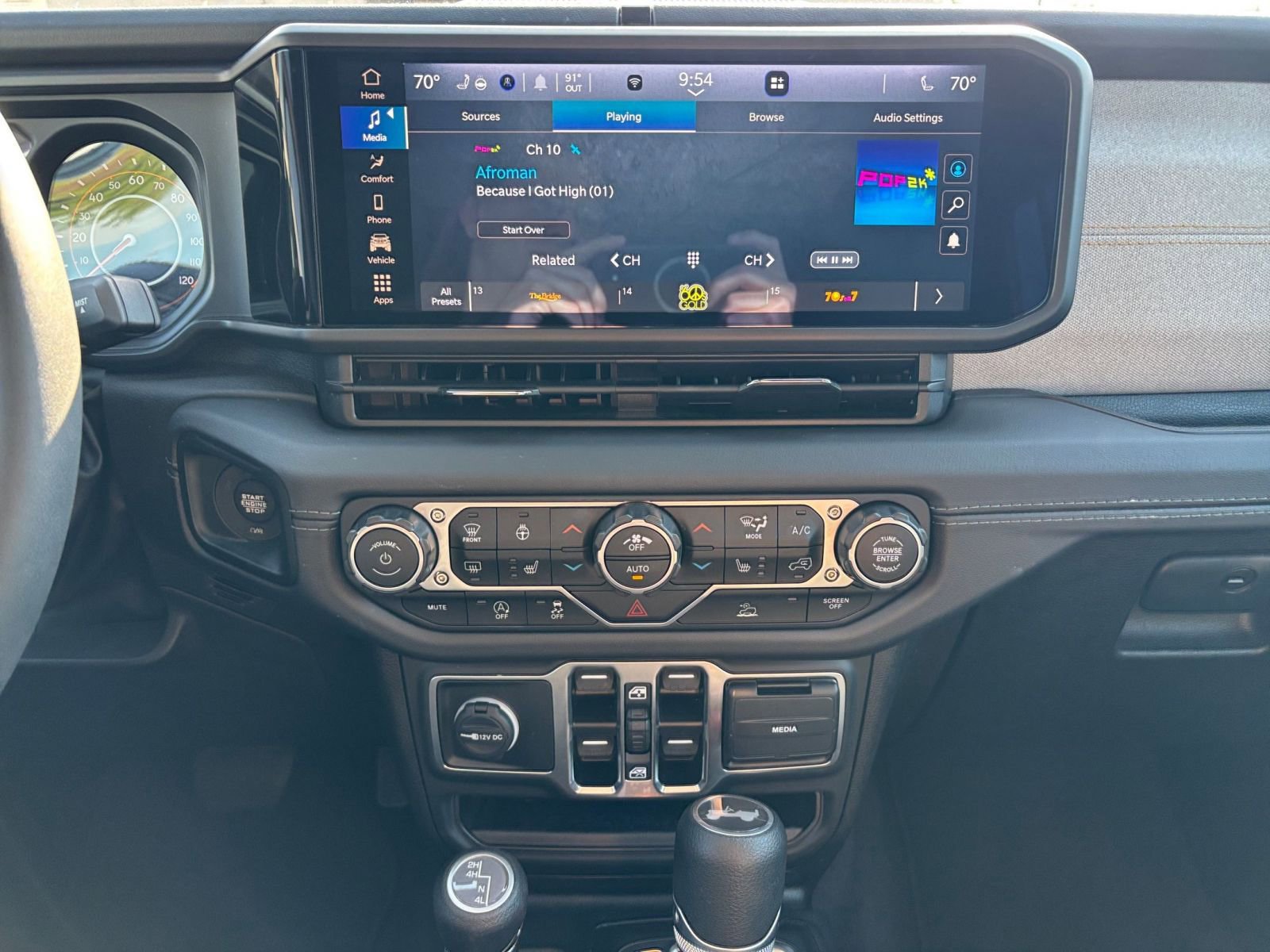 Used 2025 Jeep Wrangler Sahara image 18