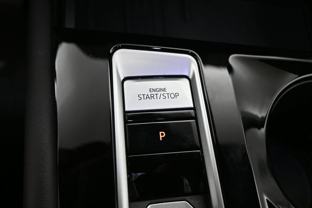 Used 2025 Volkswagen Atlas SE AWD/4WD image 13