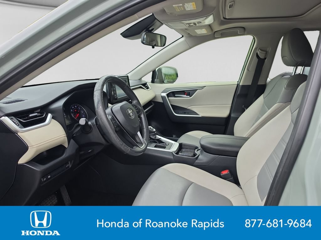 Used 2019 Toyota RAV4 XLE Premium FWD image 10