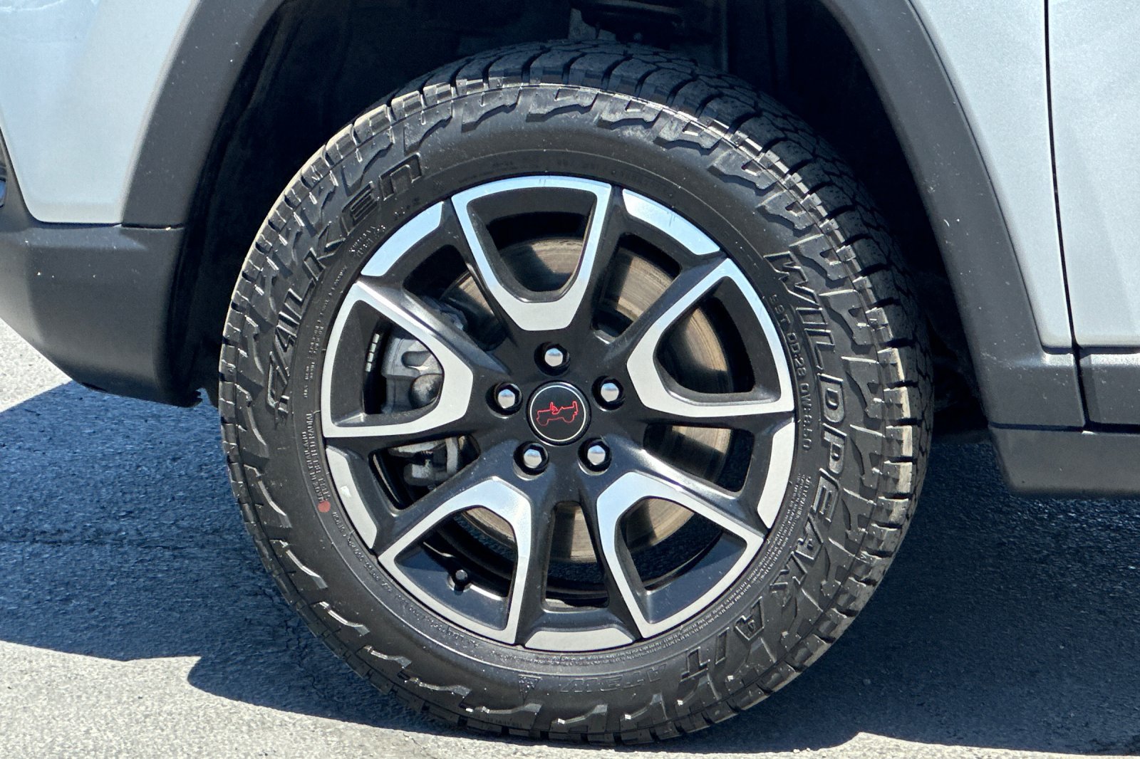 Used 2025 Jeep Compass Trailhawk AWD/4WD image 25