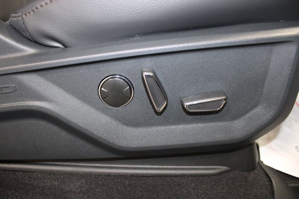 New 2025 Ford F150 Lariat w/ Equipment Group 502A High image 39