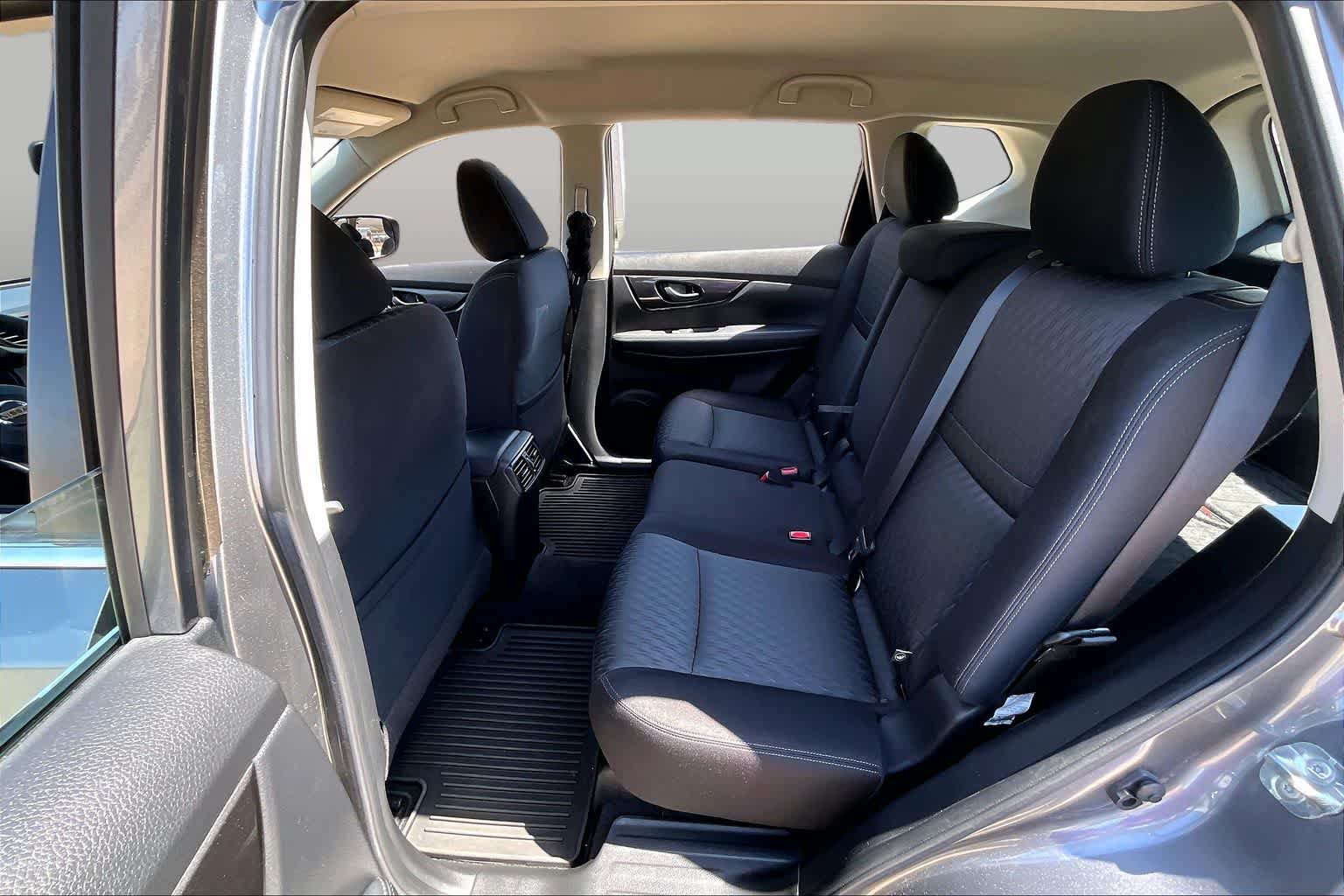 Used 2020 Nissan Rogue S FWD image 18
