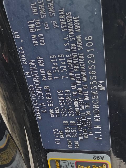 Certified 2025 Kia Carnival EX FWD image 14