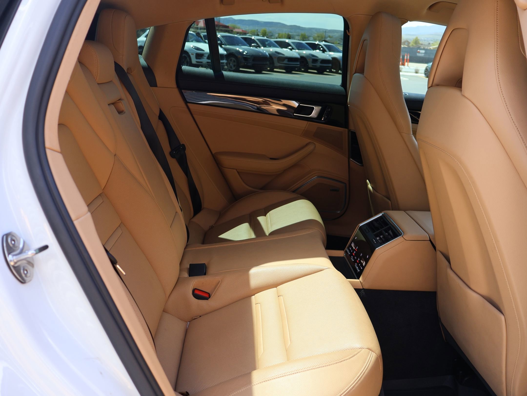 Used 2021 Porsche Panamera 4 image 25