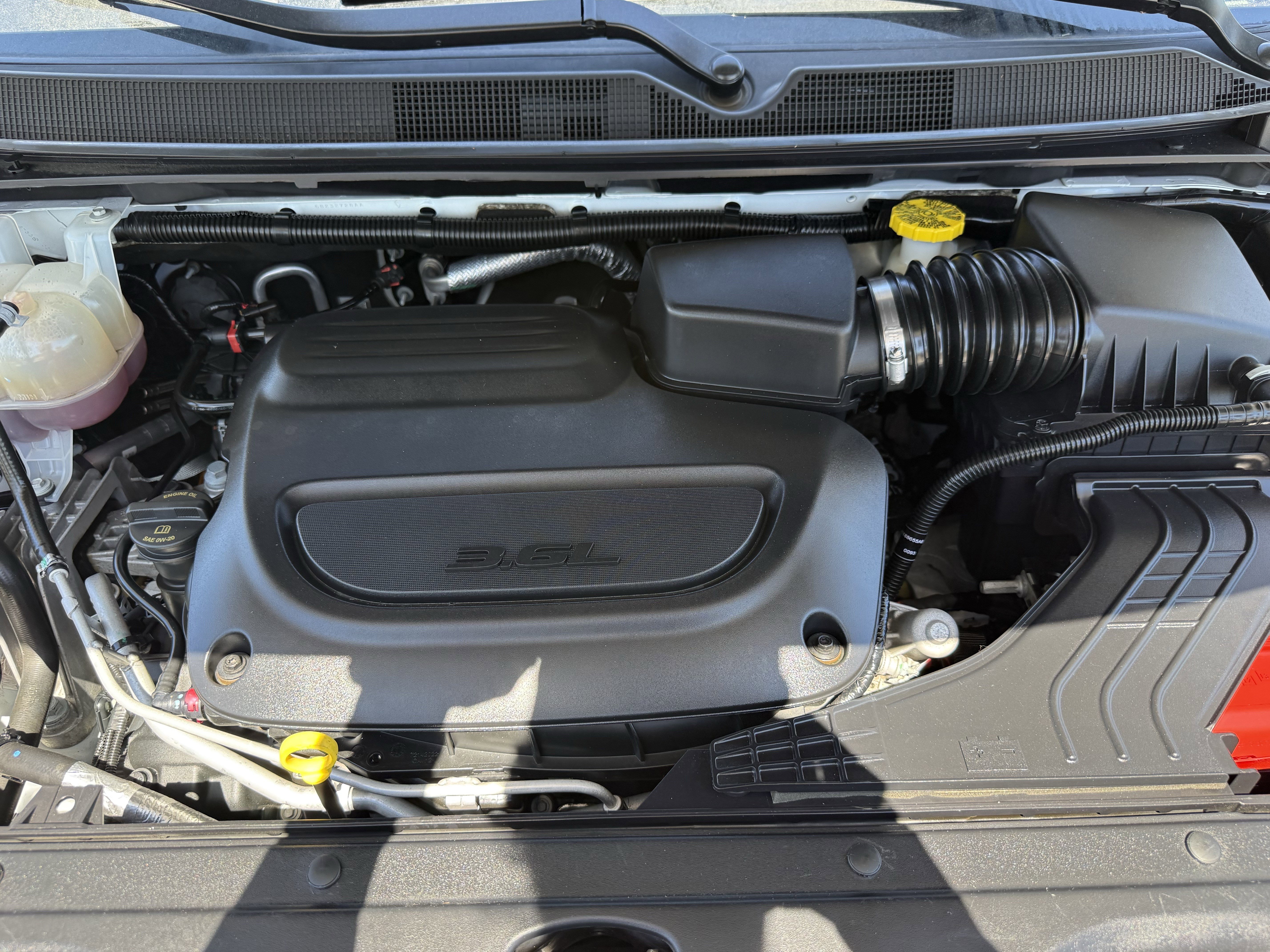 Used 2023 Chrysler Voyager LX image 33