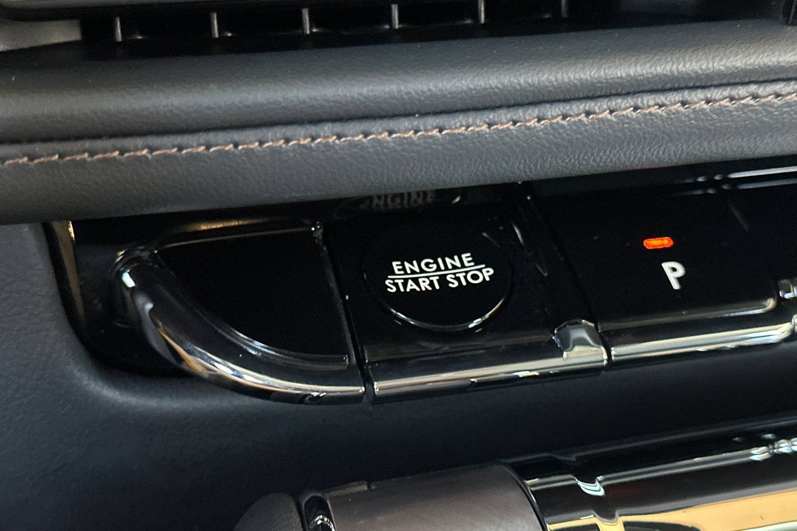 New 2026 Lincoln Aviator 2WD w/ Jet Appearance Package image 23
