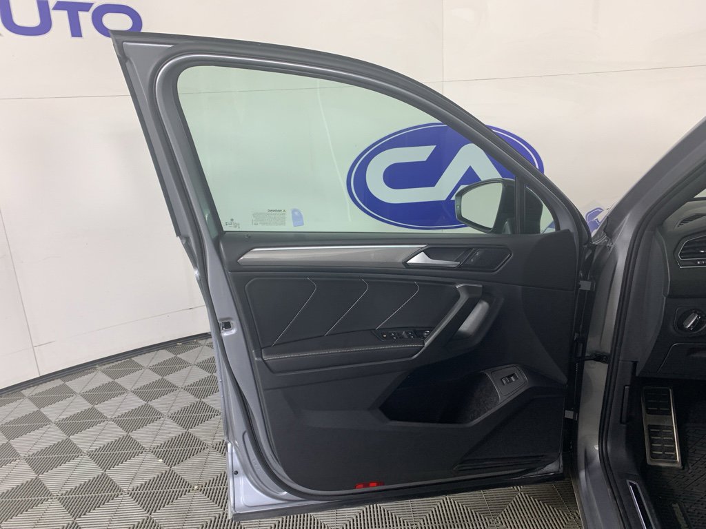 Used 2024 Volkswagen Tiguan SE R-Line image 14