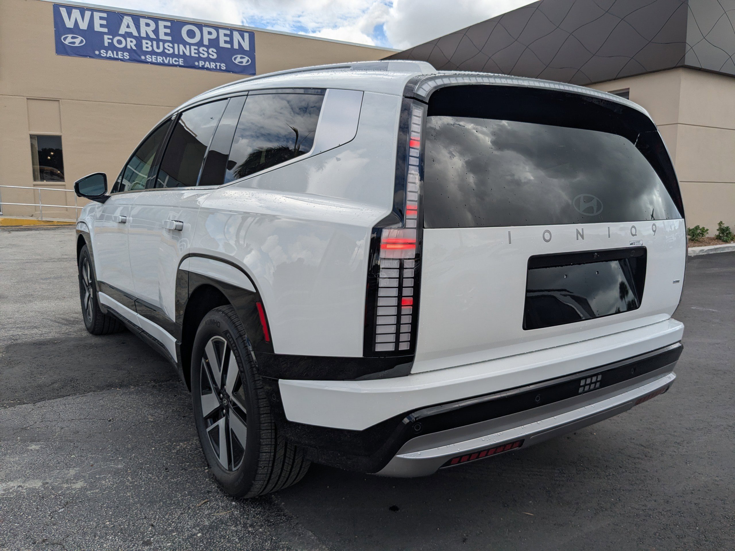 New 2026 Hyundai Ioniq 9 SEL image 6