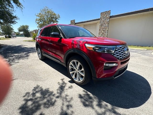 Used 2022 Ford Explorer Platinum w/ Technology Package AWD/4WD image 3