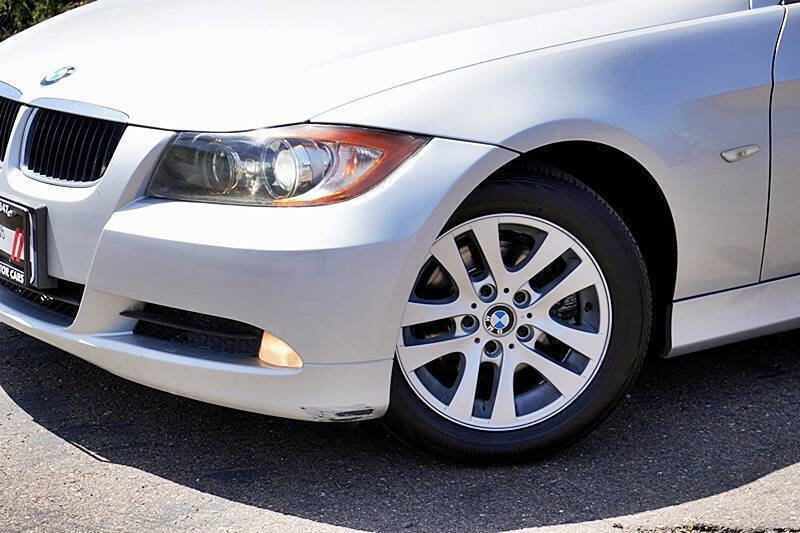 Used 2006 BMW 325i Sedan RWD image 4