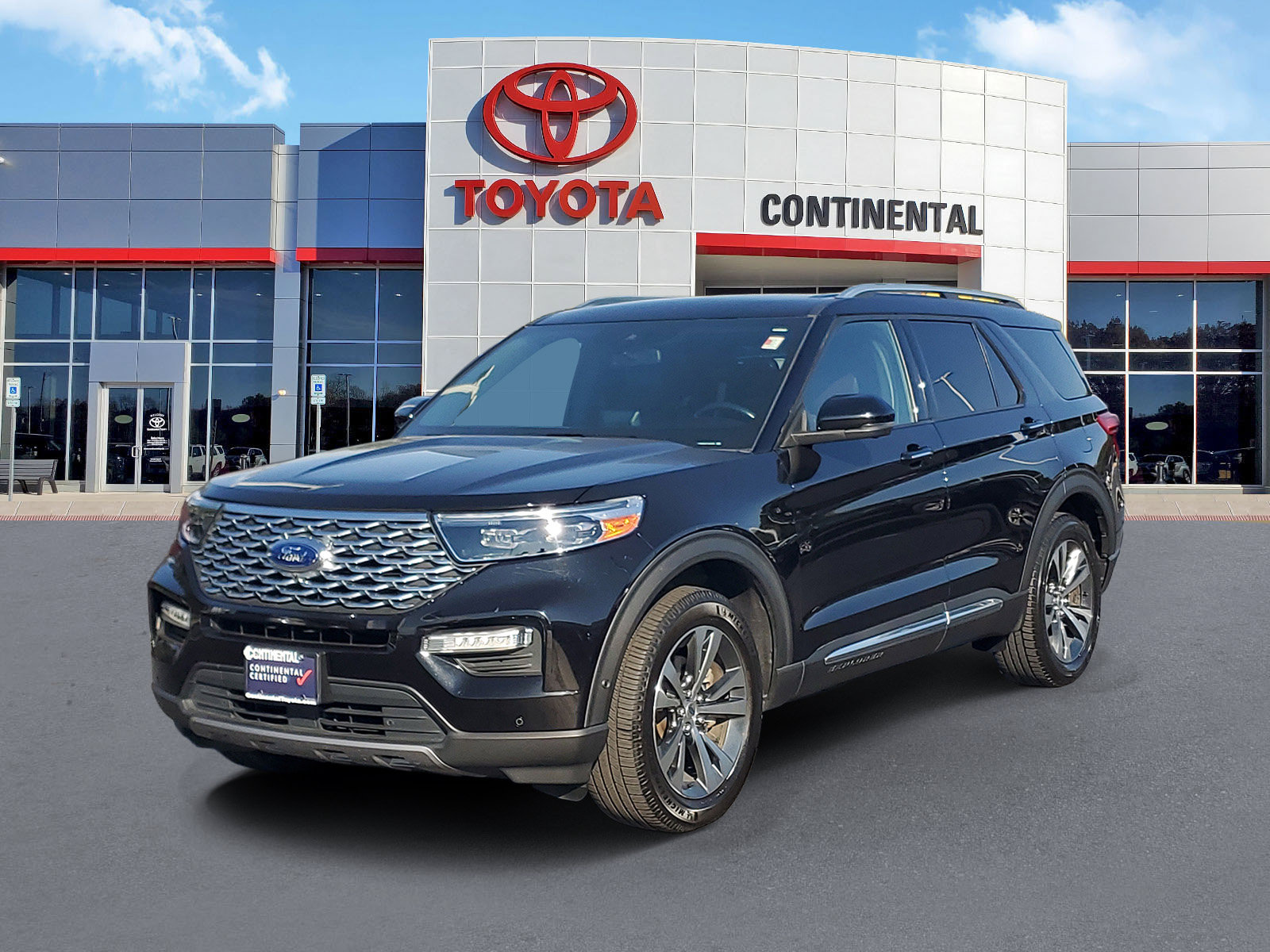 Used 2020 Ford Explorer Platinum w/ Premium Technology Package AWD/4WD image 3