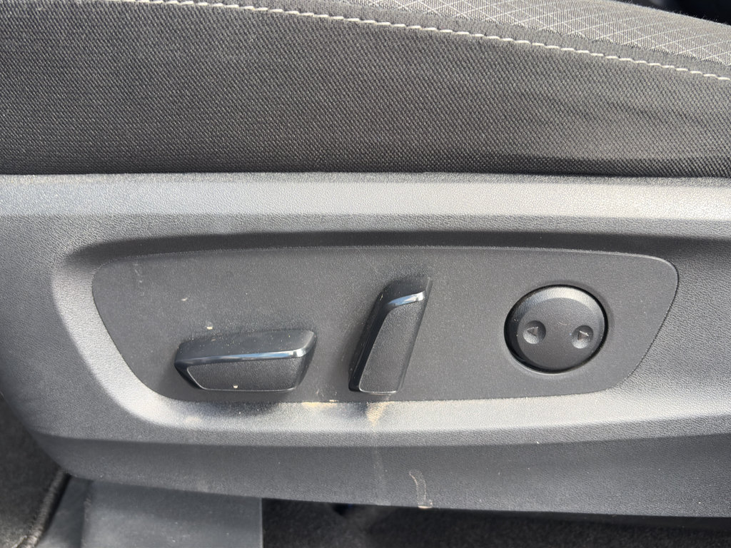 Used 2025 Nissan Pathfinder SV AWD/4WD image 16
