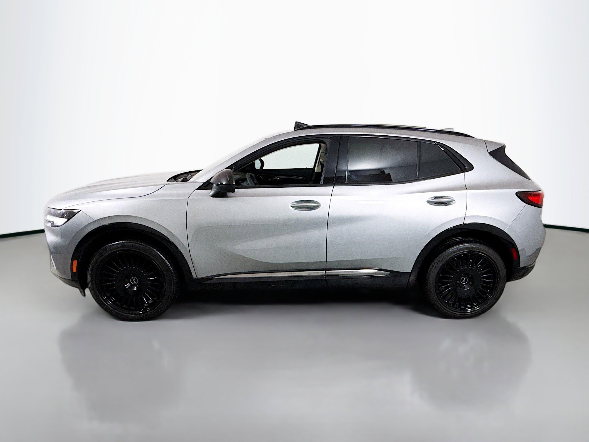 Used 2023 Buick Envision Essence w/ Sport Touring Package image 4