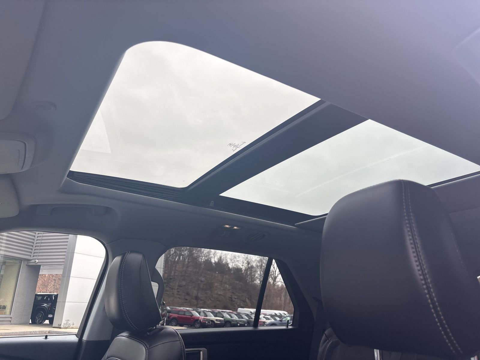 Certified 2022 Ford Explorer XLT w/ Equipment Group 202A image 32