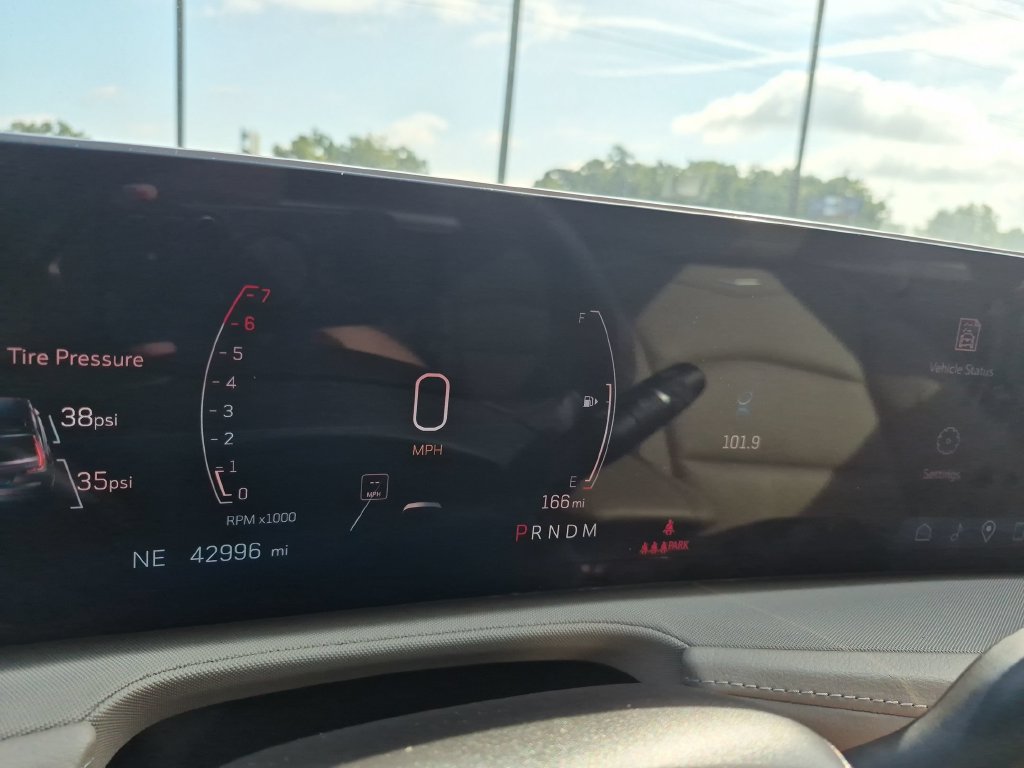 Certified 2024 Cadillac XT4 Luxury FWD image 17