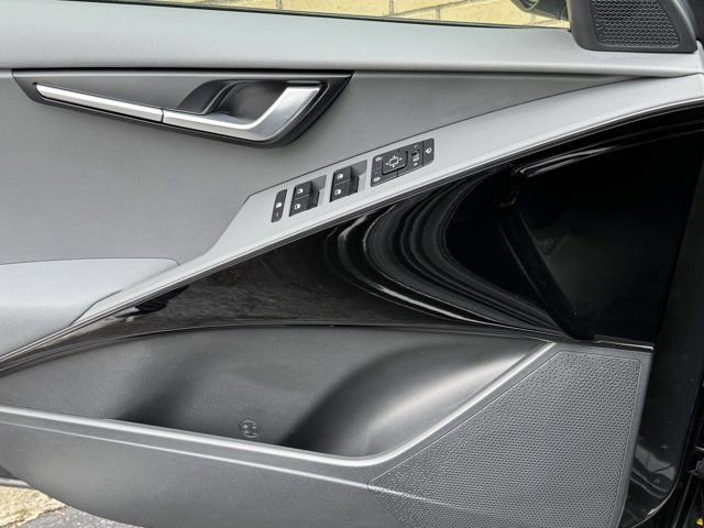 Used 2023 Kia Niro EX Touring image 24