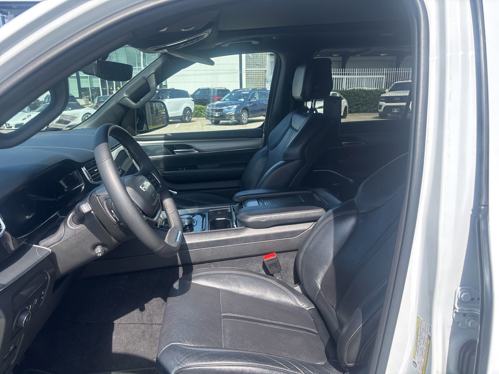 Used 2023 Jeep Wagoneer Series II RWD image 11