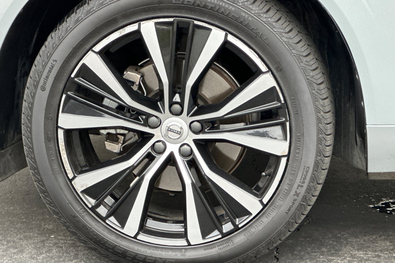 Certified 2024 Volvo XC60 B5 Plus w/ Protection Package Premier AWD/4WD image 36