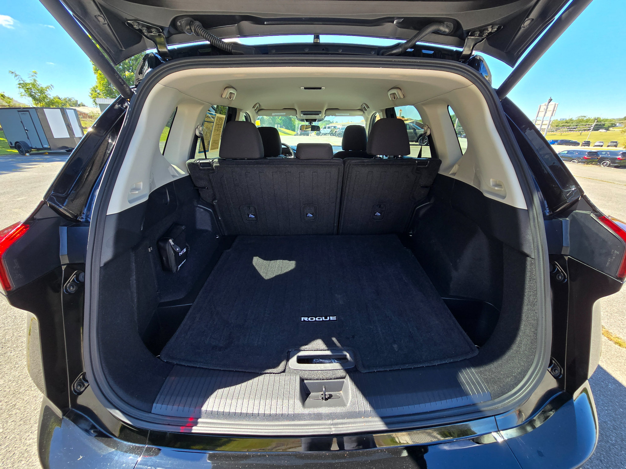Used 2025 Nissan Rogue SV AWD/4WD image 19