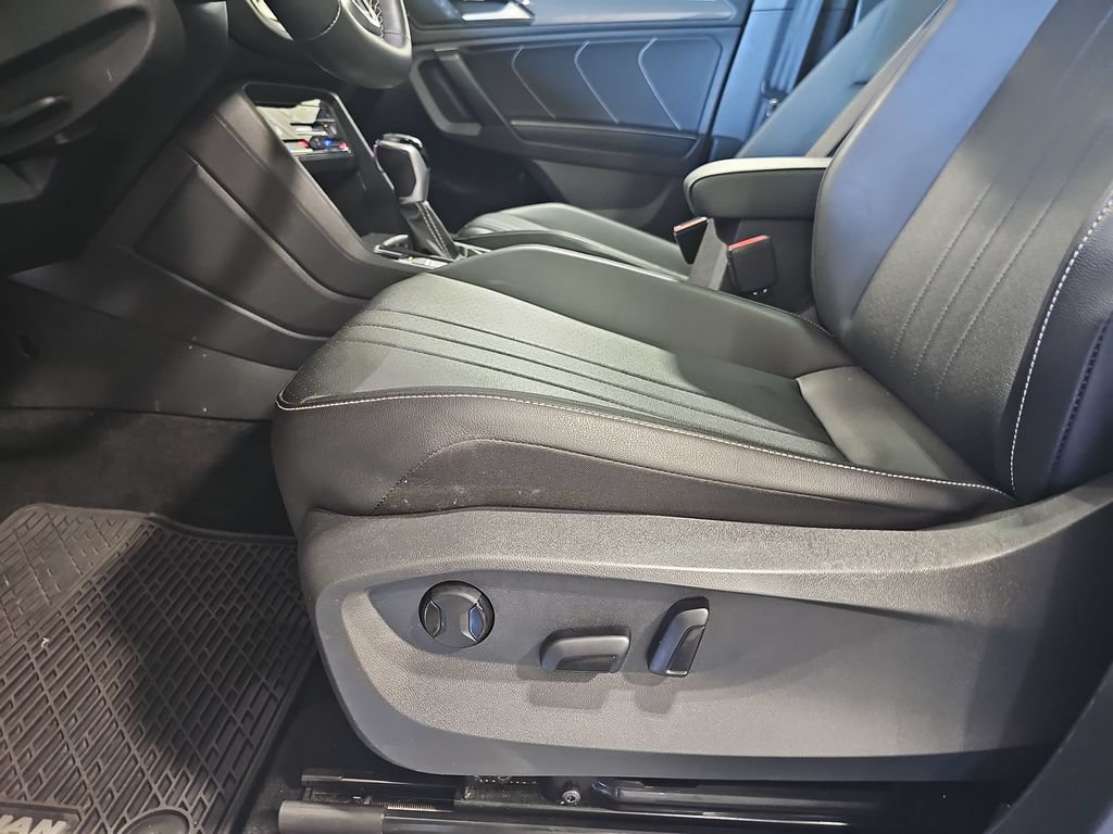 Used 2023 Volkswagen Tiguan SE R-Line AWD/4WD image 28