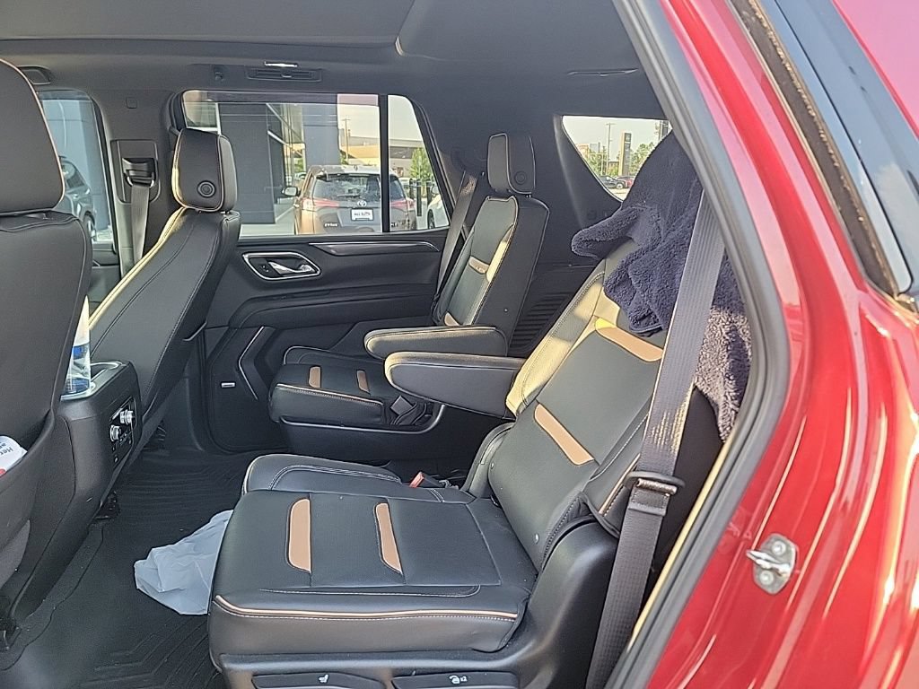 Used 2024 GMC Yukon AT4 w/ Technology Package AWD/4WD image 11