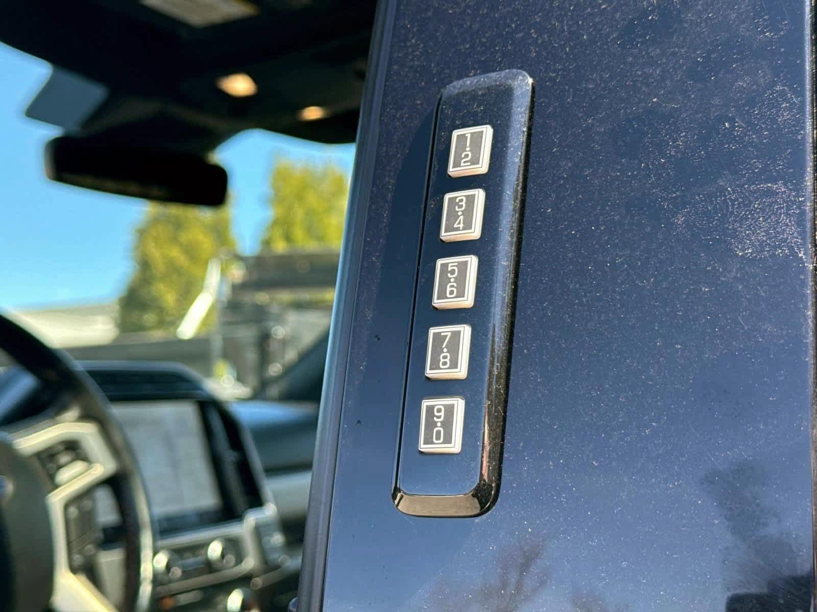 Used 2022 Ford F350 Platinum image 15