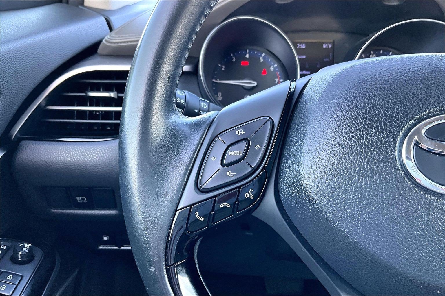 Used 2020 Toyota C-HR Limited FWD image 18
