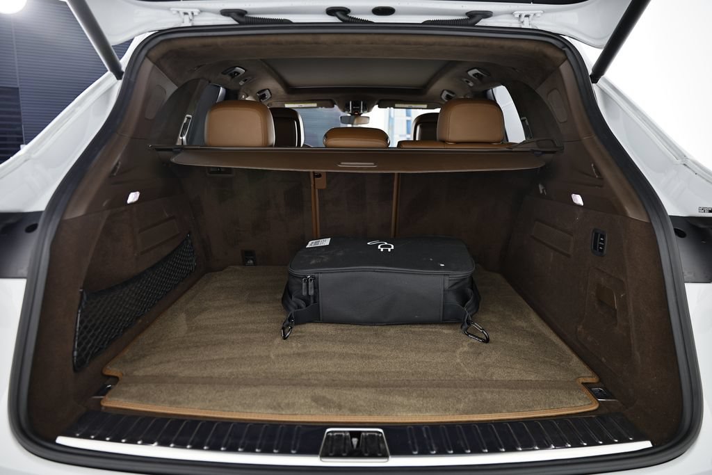 Certified 2023 Porsche Cayenne Turbo S AWD/4WD image 32