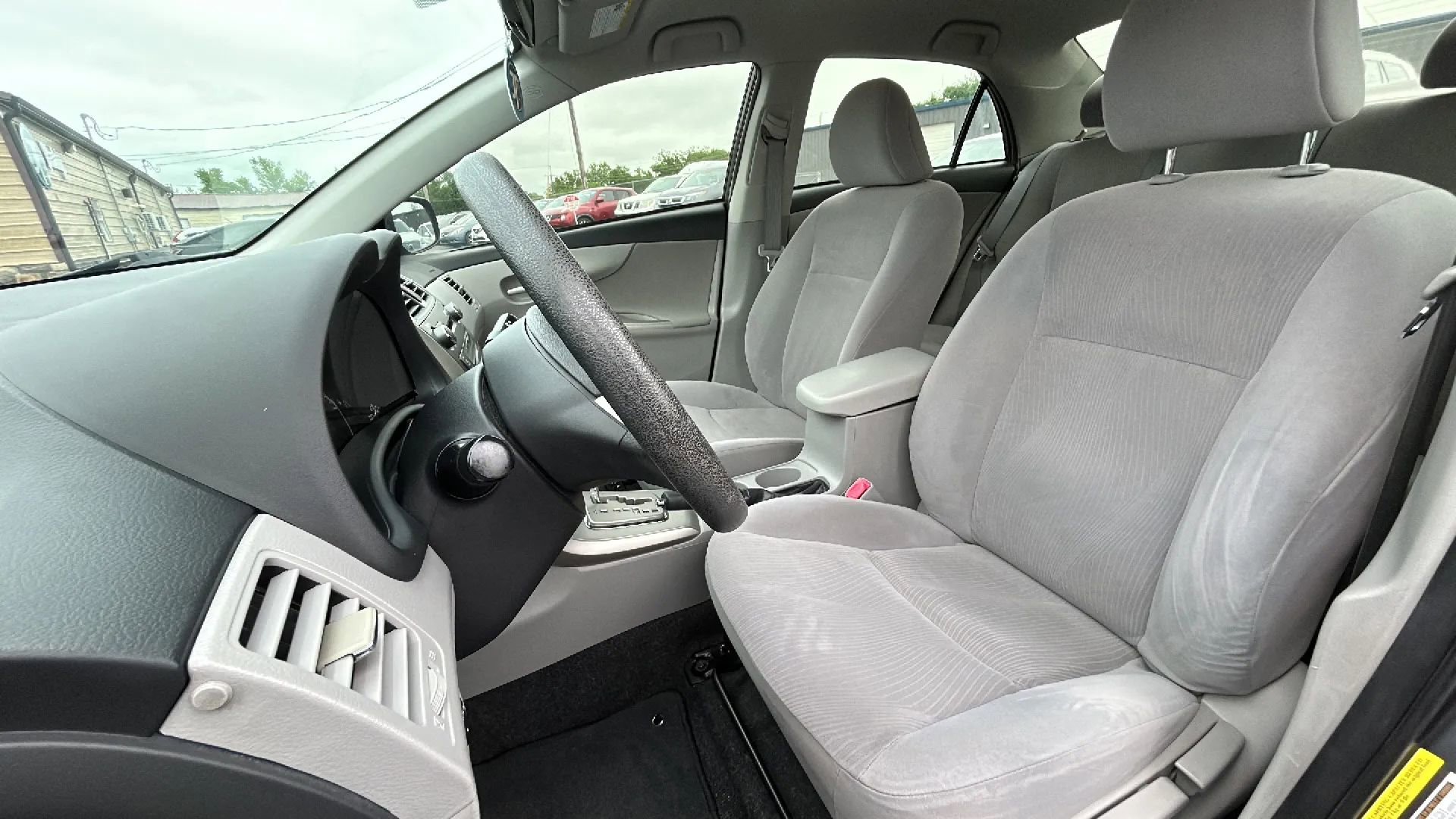 Used 2011 Toyota Corolla LE FWD image 2