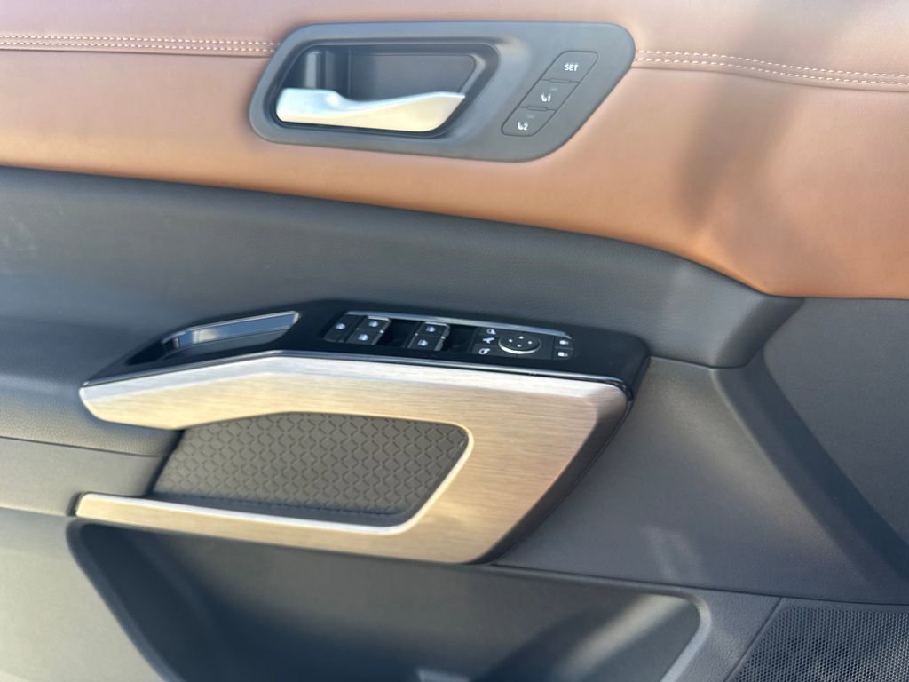 Used 2024 Nissan Pathfinder Platinum w/ Black Appearance Package image 22