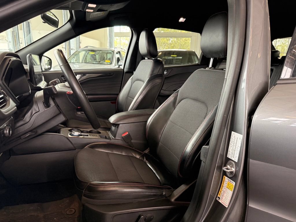 Used 2023 Ford Escape ST-Line w/ Tech Pack #1 FWD image 9