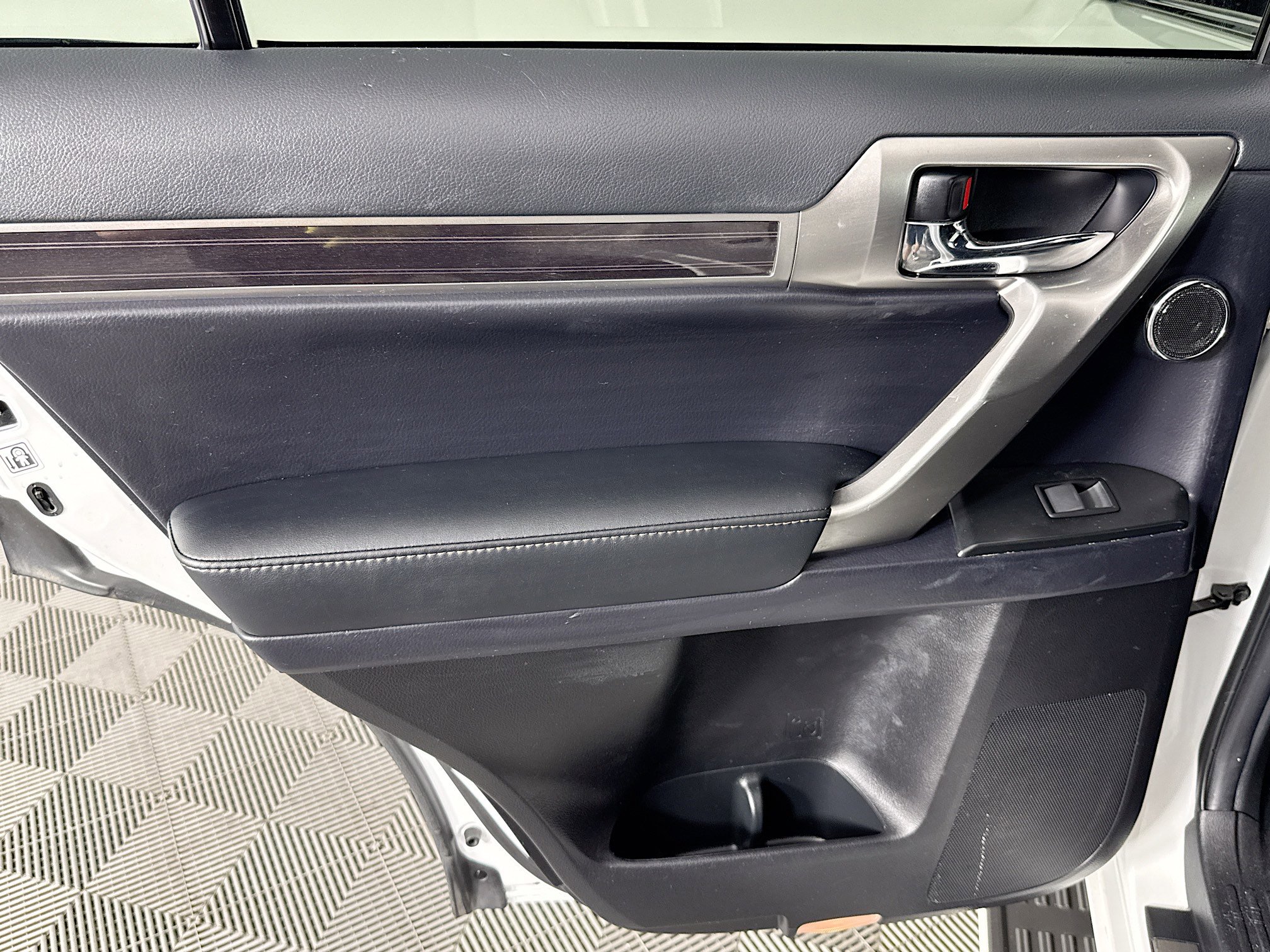 Used 2022 Lexus GX 460 Premium w/ Accessory Package image 25