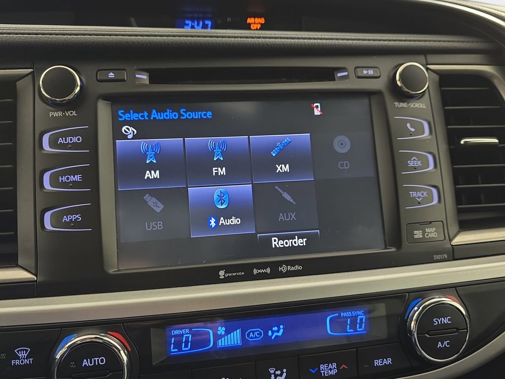 Used 2017 Toyota Highlander SE image 25