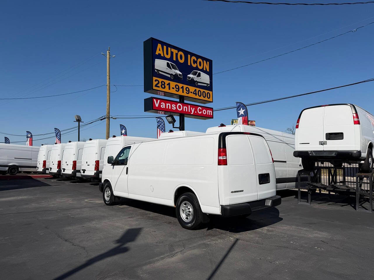 Used 2020 Chevrolet Express 3500 Extended w/ Driver Convenience Package RWD image 27