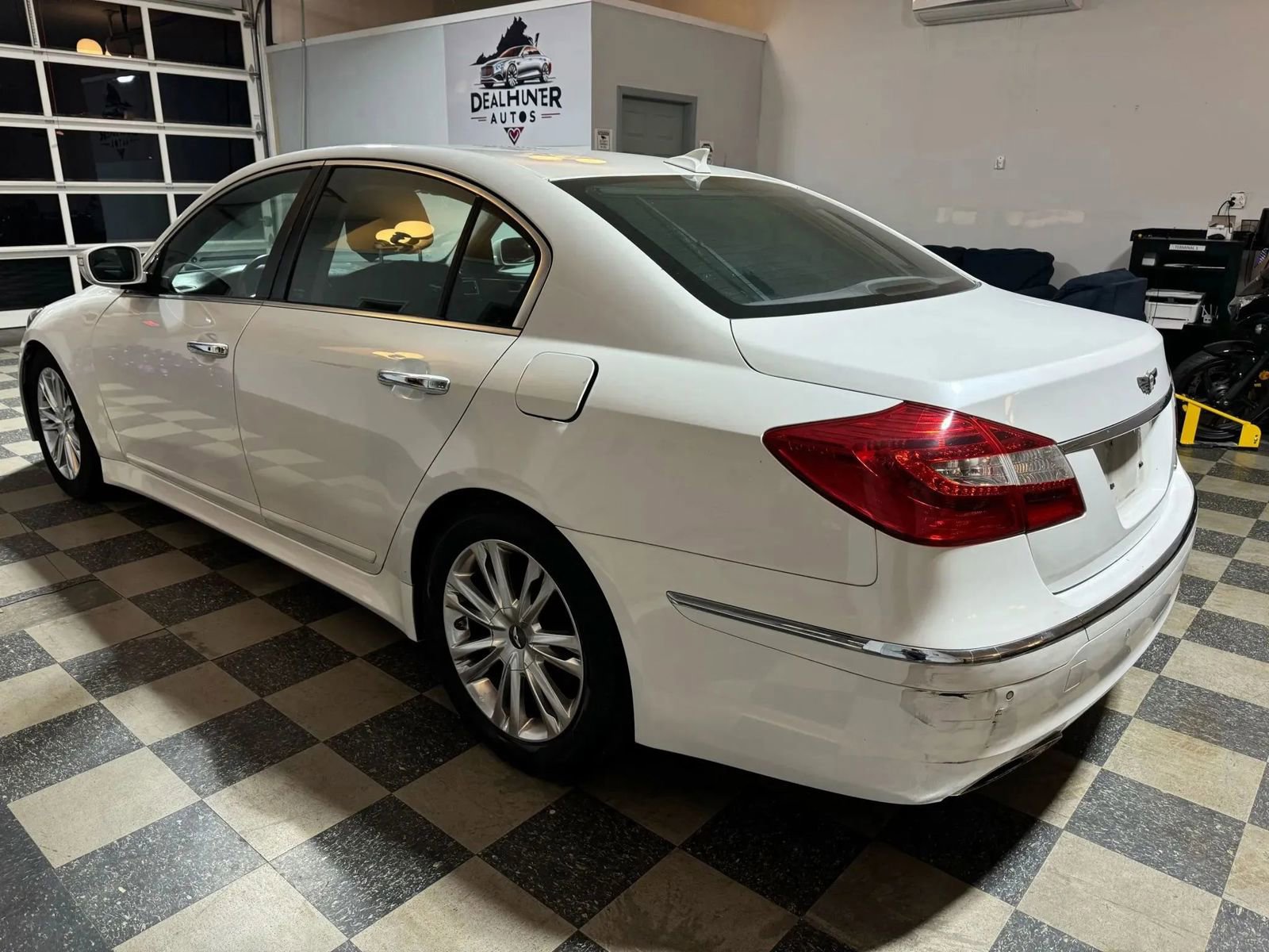 Used 2013 Hyundai Genesis 3.8 w/ Technology Pkg RWD image 10