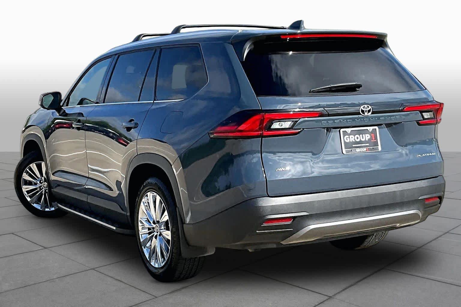 Used 2025 Toyota Grand Highlander AWD image 12