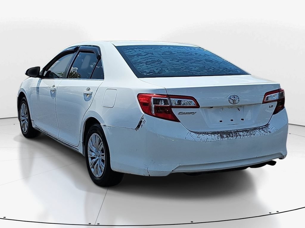 Used 2014 Toyota Camry LE FWD image 9
