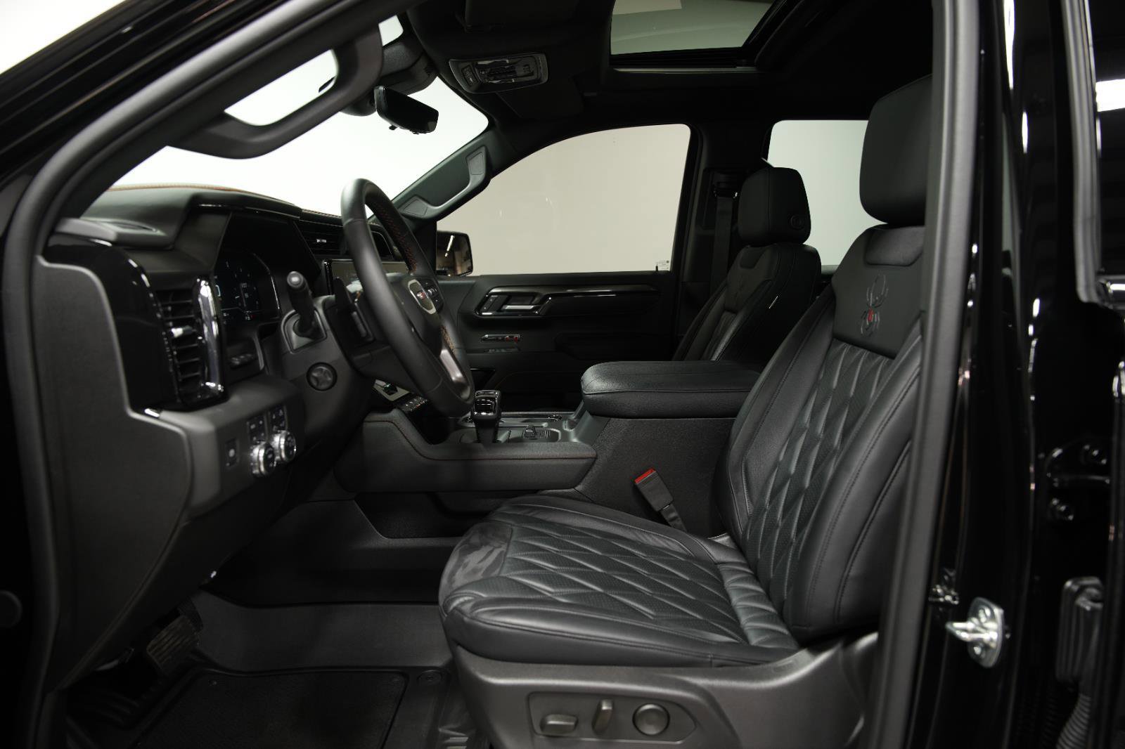 Used 2025 GMC Sierra 1500 AT4 w/ AT4 Premium Package image 32