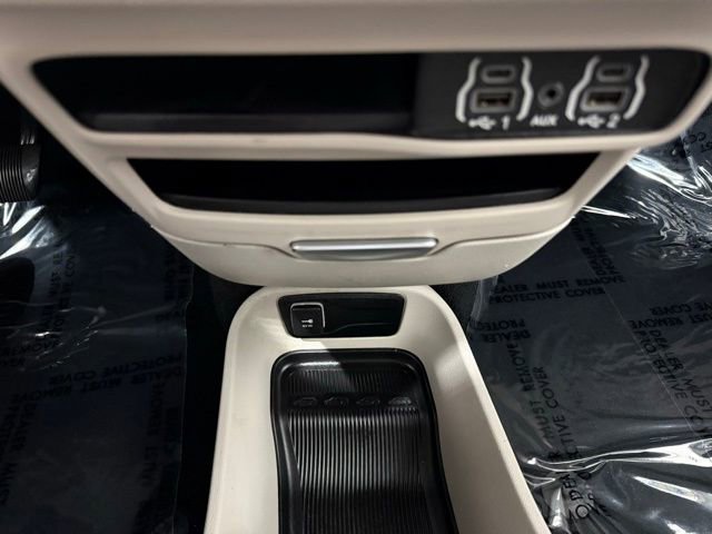 Used 2023 Chrysler Pacifica Touring-L image 40