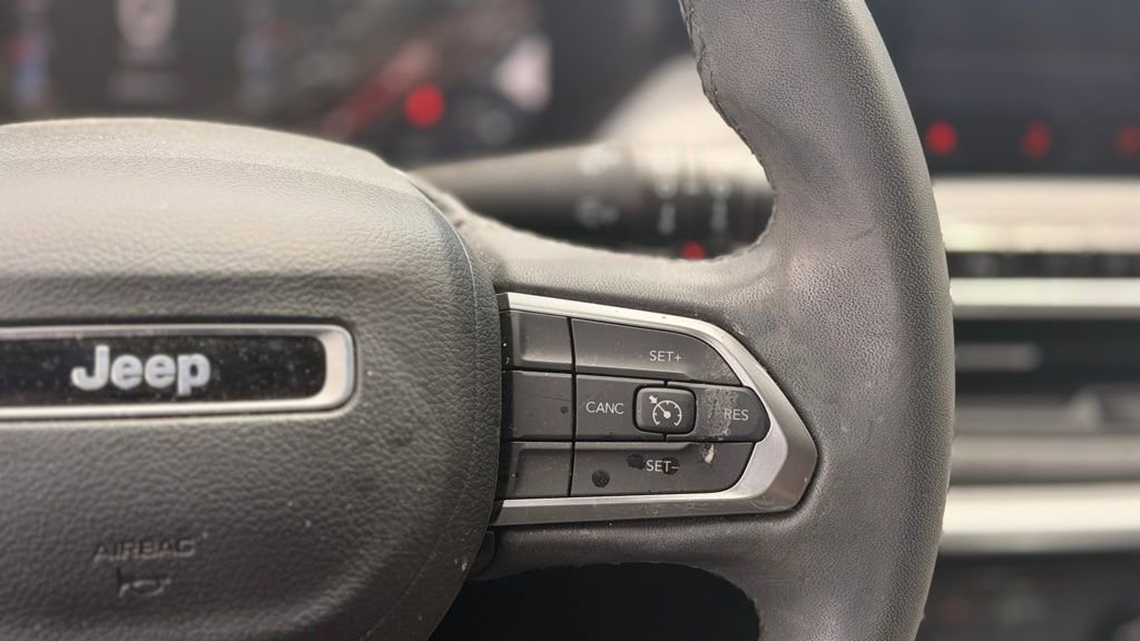 Used 2023 Jeep Compass Latitude image 10