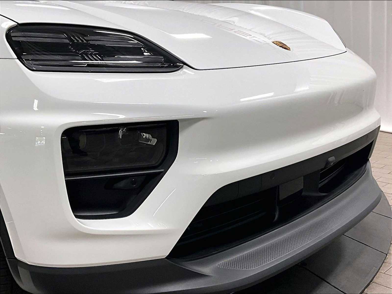 Used 2026 Porsche Macan 4 Electric image 34