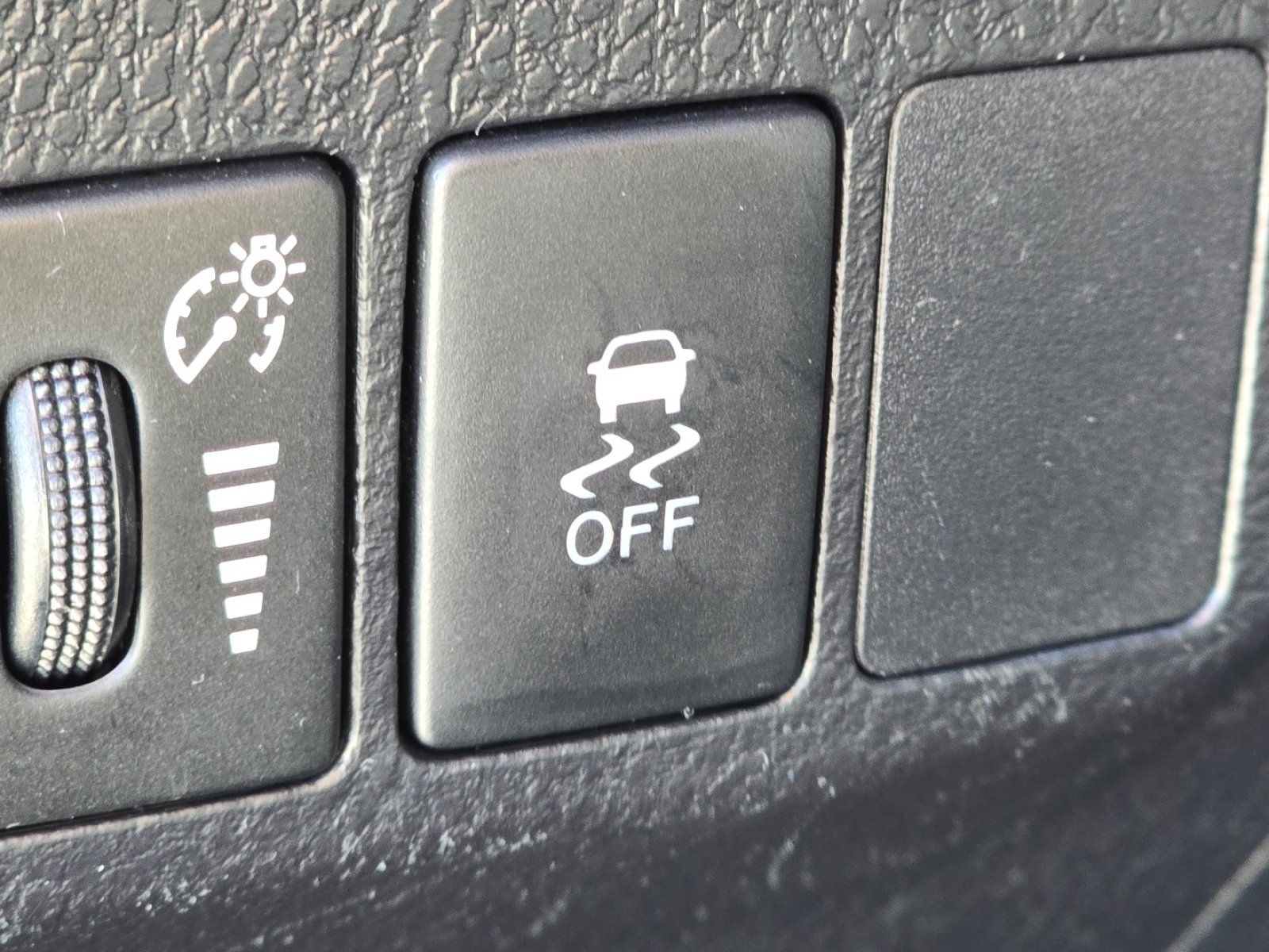 Used 2015 Toyota RAV4 XLE FWD image 11