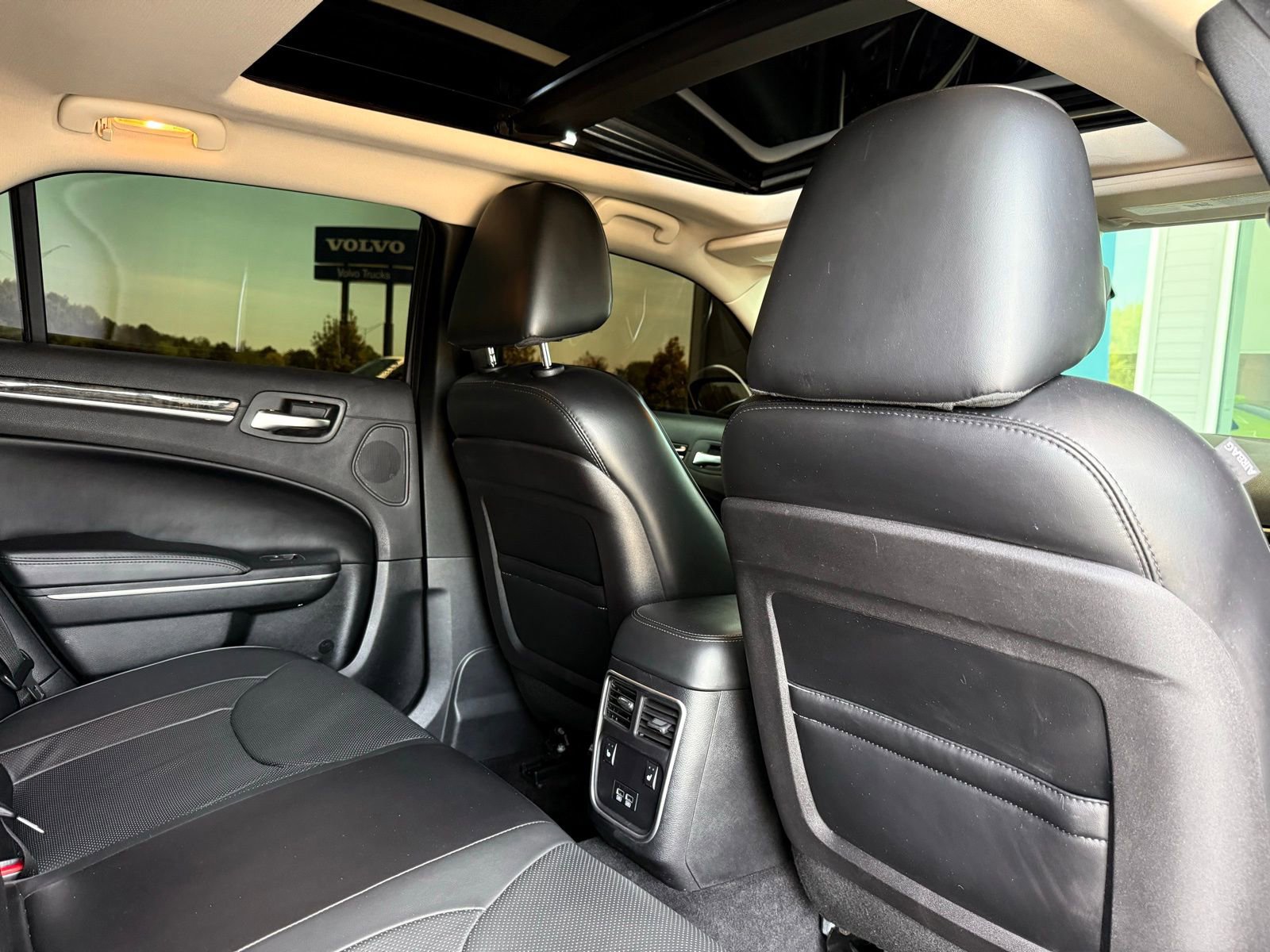 Used 2015 Chrysler 300 C w/ Harman/Kardon Audio Group RWD image 25